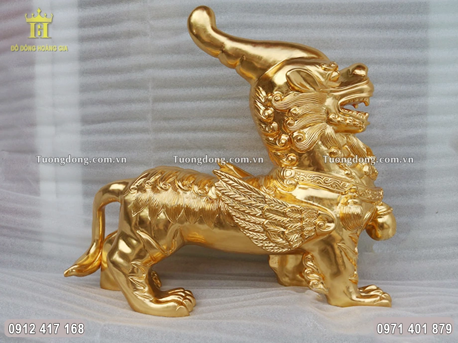 Toàn bộ bề mặt bên ngoài của vật phẩm được dát vàng 24K cao cấp